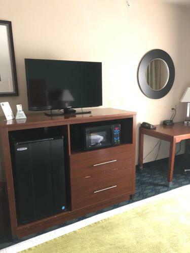 Hotel Countryview Inn & Suites