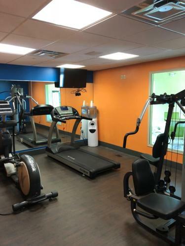 Hotel Countryview Inn & Suites