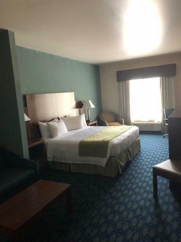Hotel Countryview Inn & Suites