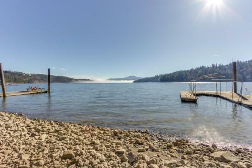 Mica Bay Serenity Cabin