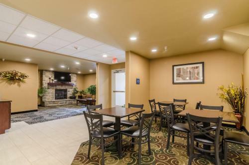Hotel Cobblestone Inn & Suites - Oberlin