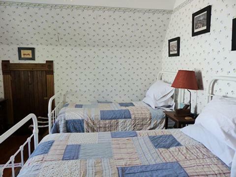 Posada The Hood House Bed & Breakfast Inn