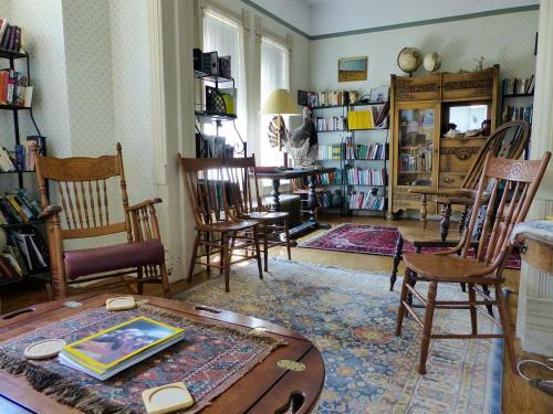 Posada The Hood House Bed & Breakfast Inn
