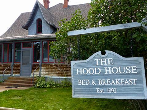 Posada The Hood House Bed & Breakfast Inn