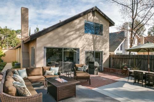 Lakes Edge Agoura Hills Home