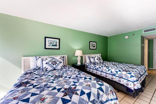 Royale Retreat (#9034-9035)