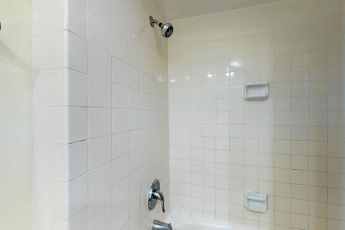 Royale Retreat (#9034-9035)