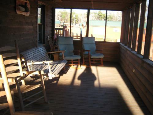 Lodge Carolina King Retreat