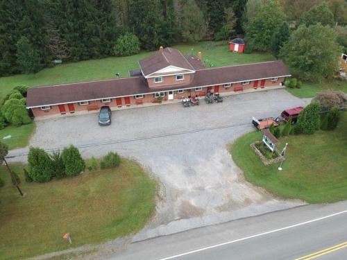Motel The Forest Lodge And Campground