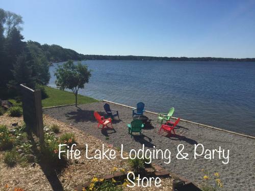 Hotel Fife Lake Lodging