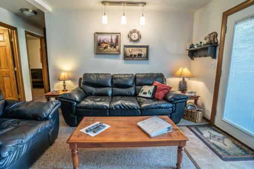 Bears Den B&B And Lodging