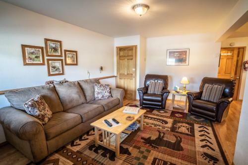 Bears Den B&B And Lodging
