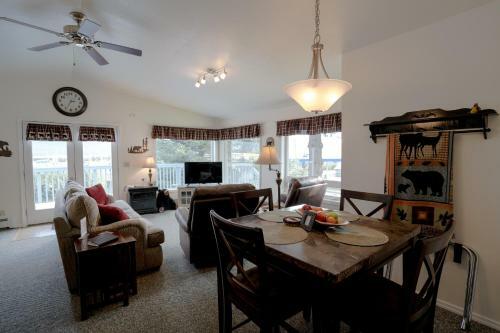 Bears Den B&B And Lodging