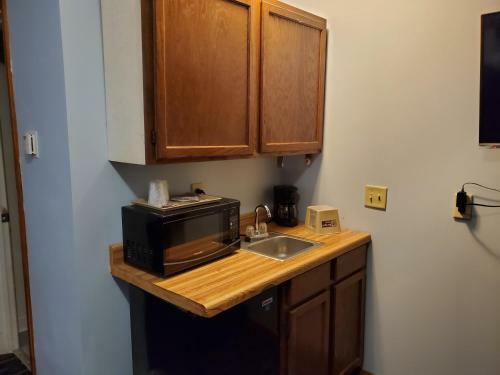 Motel Budget Host Inn Fridley