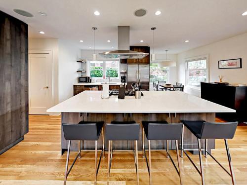346 West Kinnear Place Home