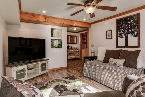 Glade Mountain Top Retreat Cabin