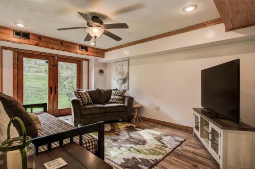 Glade Mountain Top Retreat Cabin
