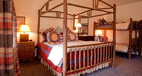 Hotel Circle Bar B Guest Ranch
