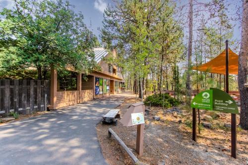 Golden Eagle Lane 17 | Discover Sunriver