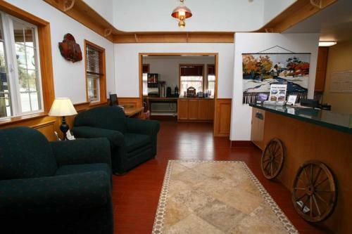 Posada Sisters Inn And Suites