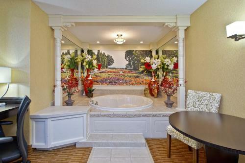 Hotel Holiday Inn Express & Suites - Sharon-hermitage