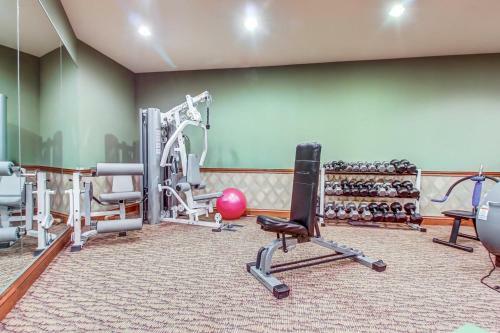 Eagle Springs East 101: Red-wing Suite