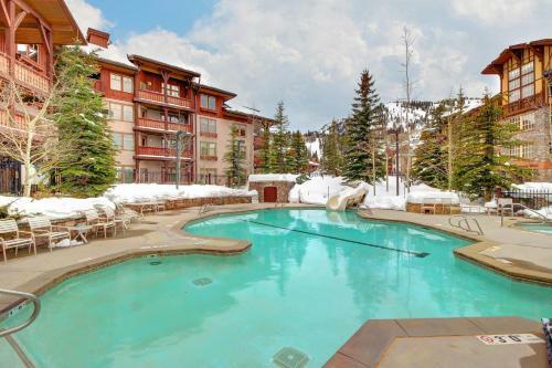 Eagle Springs East 101: Red-wing Suite