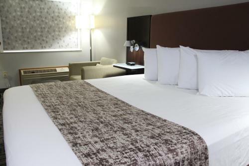 Motel Westbridge Inn & Suites