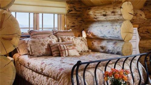 See Me Lodge - Custom Lodge Home With Room For Everyone!