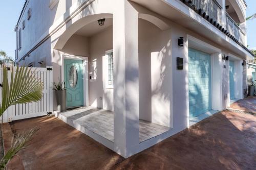 Pura Vida Unit A
