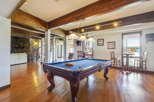 Villa Mystic Mountain W/ Log Cabin