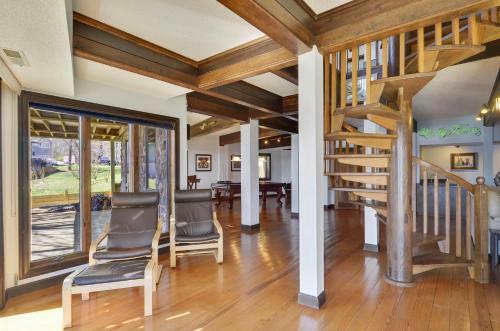 Villa Mystic Mountain W/ Log Cabin