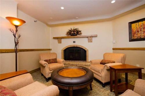 Phoenix At Steamboat - P105