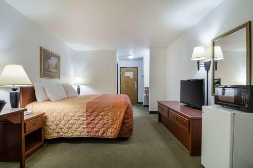 Hotel Rodeway Inn Larned