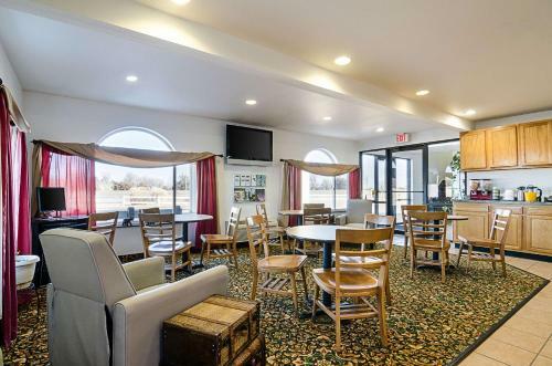 Hotel Rodeway Inn Larned