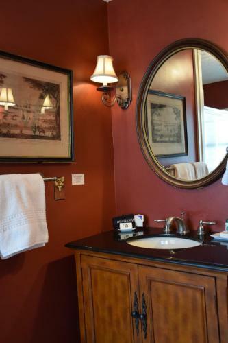 Martin Hill Inn Bed & Breakfast