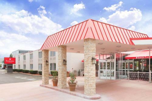 Hotel Ramada Plaza By Wyndham Chicago North Shore