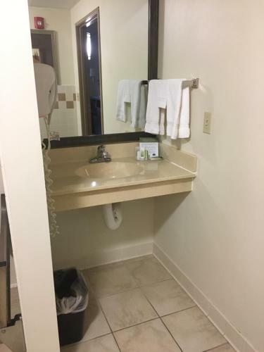 Hotel Americinn By Wyndham Monmouth