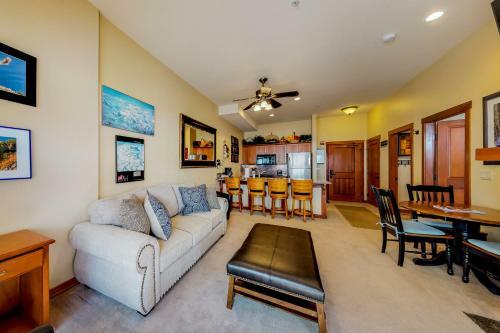 Eagle Springs East 107: Lady Fern Suite