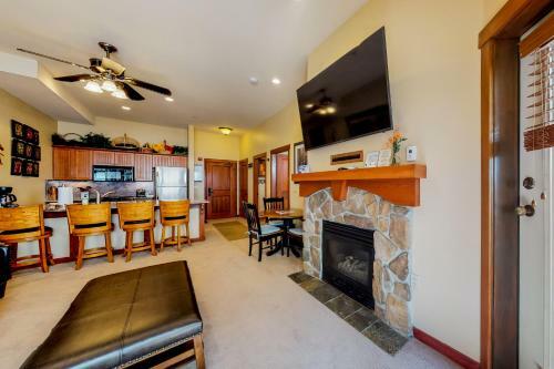 Eagle Springs East 107: Lady Fern Suite