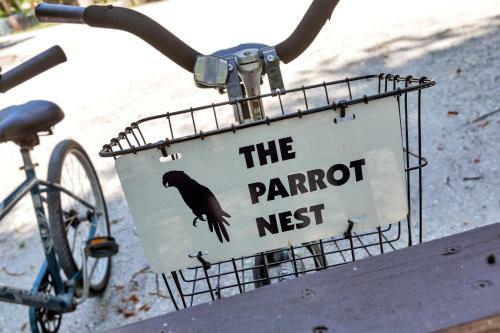 Posada Parrot Nest