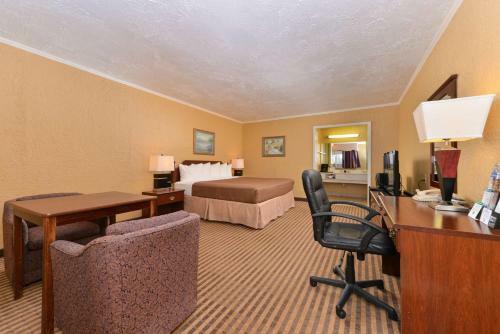 Hotel Executive Plus Inn And Suites