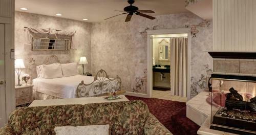 Olde Square Inn Bed And Breakfast