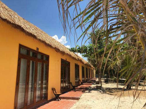Ocean Beach Bungalows & Hostel