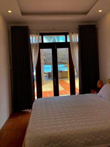 Ocean Beach Bungalows & Hostel