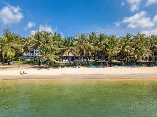 Hotel L'azure Resort And Spa