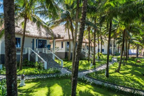 Hotel L'azure Resort And Spa
