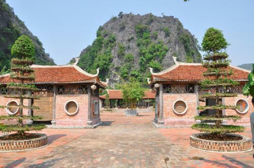 Vietnamese Ancient Village- Lang Viet Co Hotel