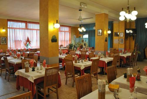 Hotel Albergo Motel Dosd�