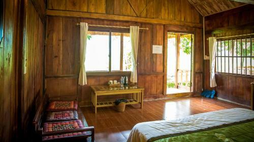 Hotel Mai Chau Sunrise Village
